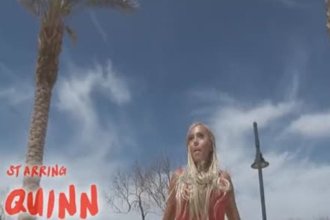 rubia tetona trans siendo follada
