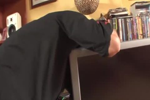 transexual asombroso clava a un tipo elegante en varias posiciones sexuales
