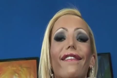 rubia desagradable tgirl renata golpeando a su chico