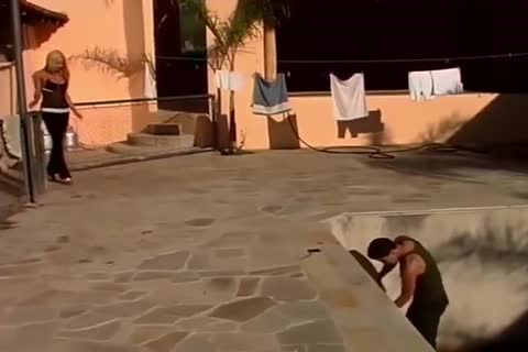 transexual rubia cachonda folla a un tipo afuera