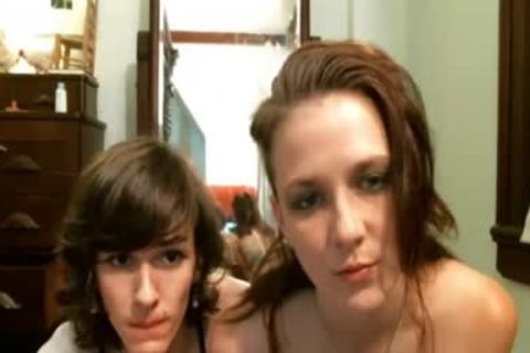 Weiblich und Ladyboy live vor der Webcam