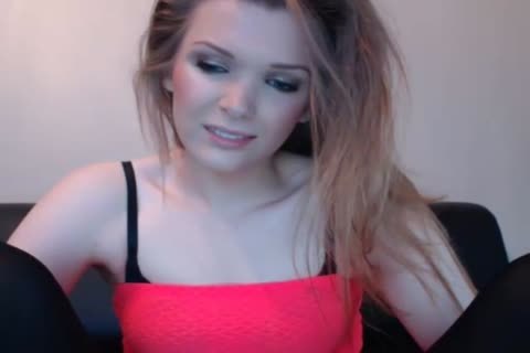 Tgirl spielt mit großem Penis und Arsch