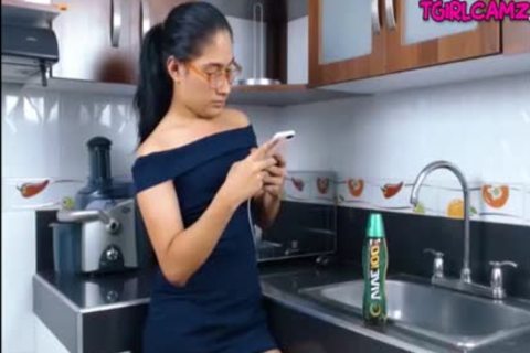 Polla monstruosa trans latina corriendo cámara