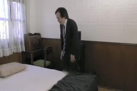 La modelo japonesa más caliente en la escena de jav con un tipo pervertido