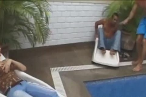 Queremos que te unas a nuestro trío de damas.