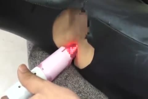 Asiatischer Ladyboy hat Spaß an der Selbstbefriedigung