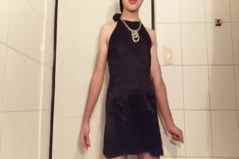 Ladyboy pervertido follado en una falda sucia