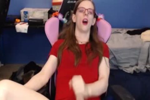 Nerdy tranny Jerks big 10-Pounder webcam