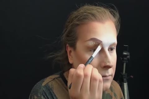 Olympias Standard-Makeup