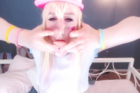 Femboy enchufado cosplay prostatagón orgasmos y auto facial por cámara. PREVIOUS