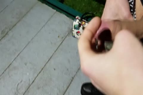 chico recibe una en público