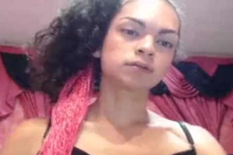 Transexual flaco recibe pene duro