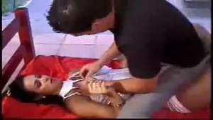 Junge pflügt vollbusige Brune Haar Ladyboy Beute