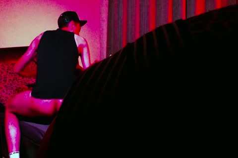 Dom con varilla de nueve pulgadas domina a esclavos trans excitados Parte I