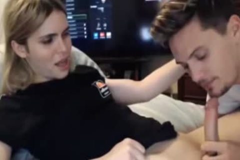 Blonde Sheboy Blowjob von der Ehemann-Cam