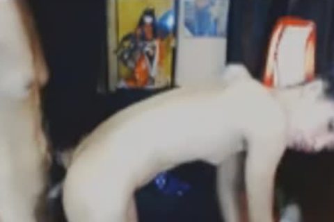 Ladyboy travesti se folla a su amiga trans en cámara web