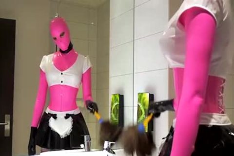 Modelo de látex perra- Empleada hotelera Parte 1