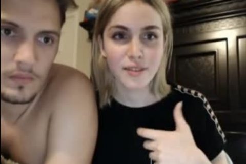 chica trans sucia recibe culo lamido por novio