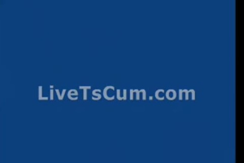 Transexual rusa teniendo un poco de placer con su novio