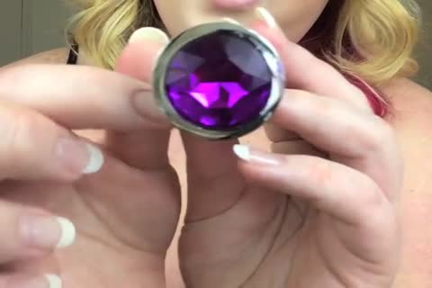 Disfrute de un plug anal trans con sobrepeso