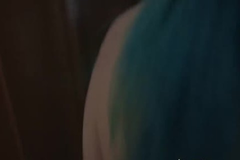 Pareja joven tiene su primera experiencia transgénero. ¡Spoiler: ¡les encanta!