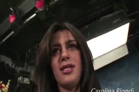 joven y con un monstruo de 25 cm. : Carolina