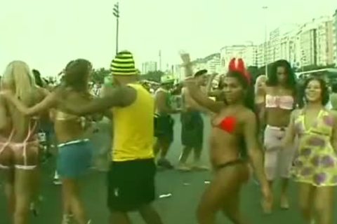 dos travestis y dos hombres
