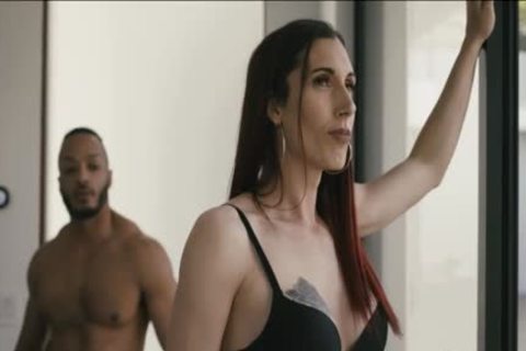 tipo ama la forma en que su novia de ladyboy, melanie brooks monta su pene