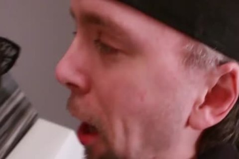 Atemberaubende Cassidy Quinn wichsel während sie hart geschlagen wird