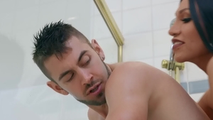 TransAngels - Jessy de pelo castaño en Dubái acepta ser amordazada