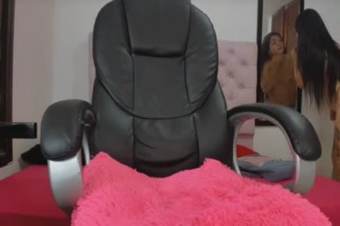 morena transexual lujuriosa se corre en la cámara web