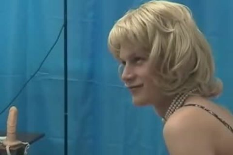 Nicht professionelle russische Transvestit-Fotoshooting von Robbyboy P