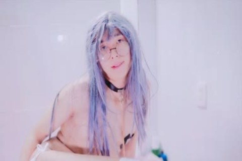 asiatischer Femboy