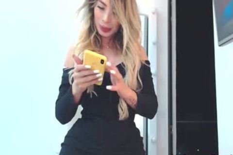 Leckere kurvige Lovense Shemale vor der Webcam Teil 9