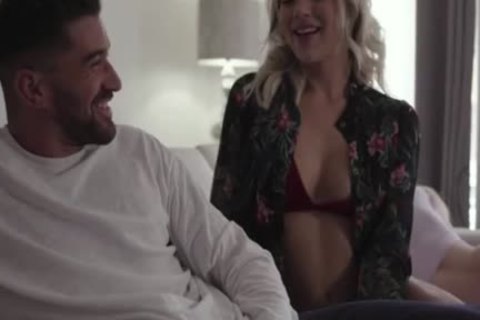 slim ladyboy Emma Rose Moutns A Bigcock Up Her Ts wazoo