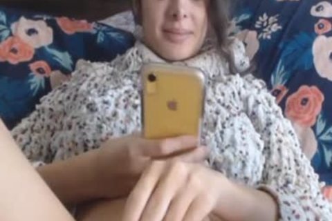 Shemale mit ihrem pochenden Schwanz