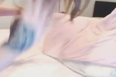 Juiciosa puta dios trans con consolador en su culo grande