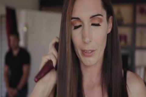 Stiefsohn hat seine aufgeregte Ladyboy-Stiefmutter geschluckt und anal gefickt