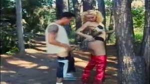 joven tierna sheladys 12-escena 2-clip de caballeros