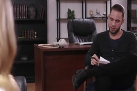 TBabe Lena Kelly solo mira y diviértete cuando un compañero le clava su culo