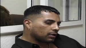 escena de trío sucio golpeando dolorosamente