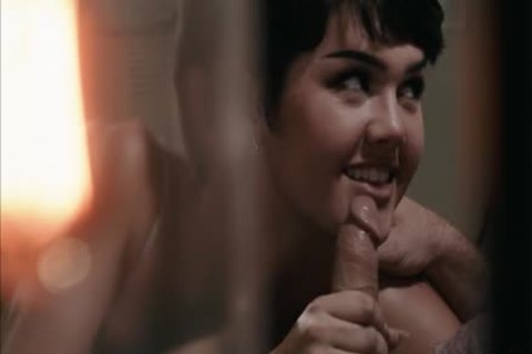 Büstenreiche Teenie-Mutter erwischt Stiefvater beim Wichsen