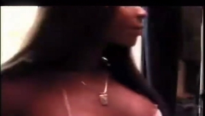tetona transsexual cogiendo por el ano