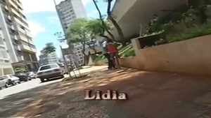 Acción de trío ávido