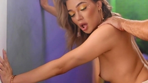 TransAngels - Escena de Sexo con Culona Mojada a Emma Rose