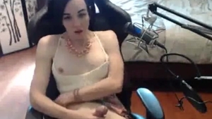 Britney Ein kostenloser Transenporno-Video-Crosdressing