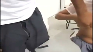 Estudiante TS satisfaciendo dos pollas