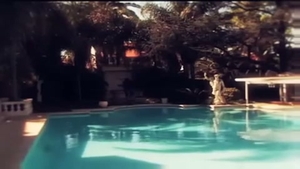 chico ebano bonks rubia ts junto a la piscina