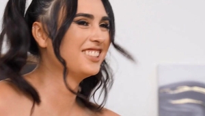 TransAngels - Colpi duri con protagonista uno studente universitaria nei calzini