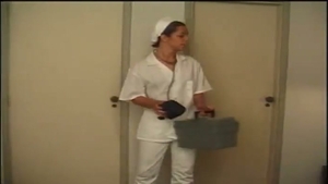 Enfermera transexual joven clavada por su paciente.